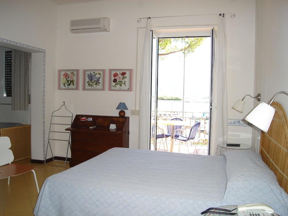 Hotel Sette Archi Bocca di Magra Buitenkant foto